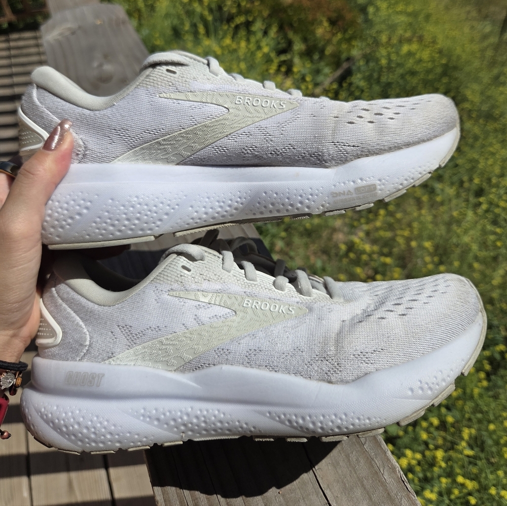 Brooks Women's Athletic Shoes - Cream and White